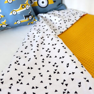 Ledikantdeken Babykamer Triangel op wit ANNIdesign Wafelstof oker geel 02