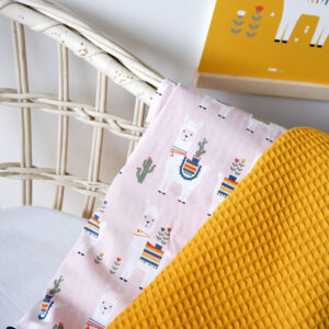 Wiegdeken Lama oud roze Wafelstof oker geel ANNIdesign_02