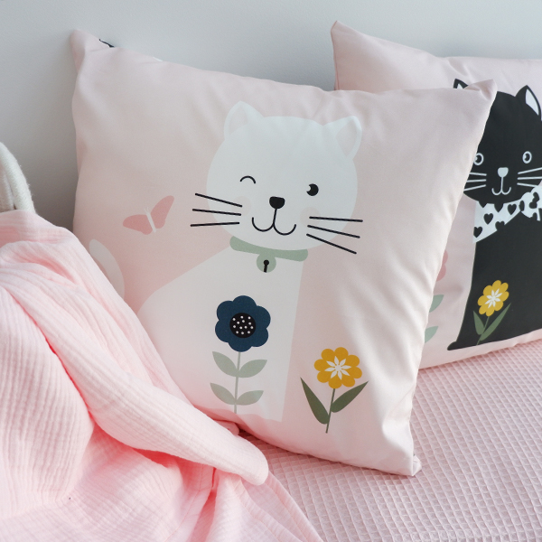Sierkussen Kitten wit Oud roze ANNIdesign 01
