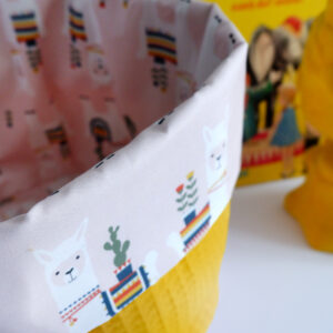 Commodemandje lama oud roze Babykamer Wafelstof oker geel ANNIdesign 02