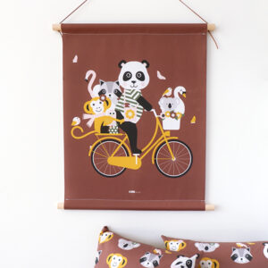 textielposter dieren op de fiets terracotta bruin ANNIdesign 01
